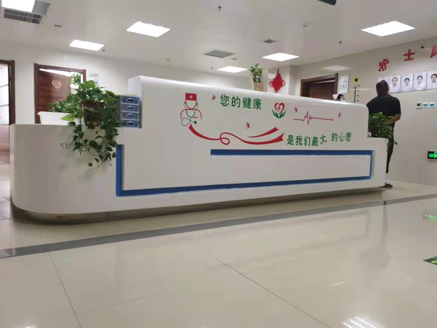 公司產(chǎn)品有兒童病床、單搖病床、醫(yī)療家具、治療臺(tái)、護(hù)理床、藥架等